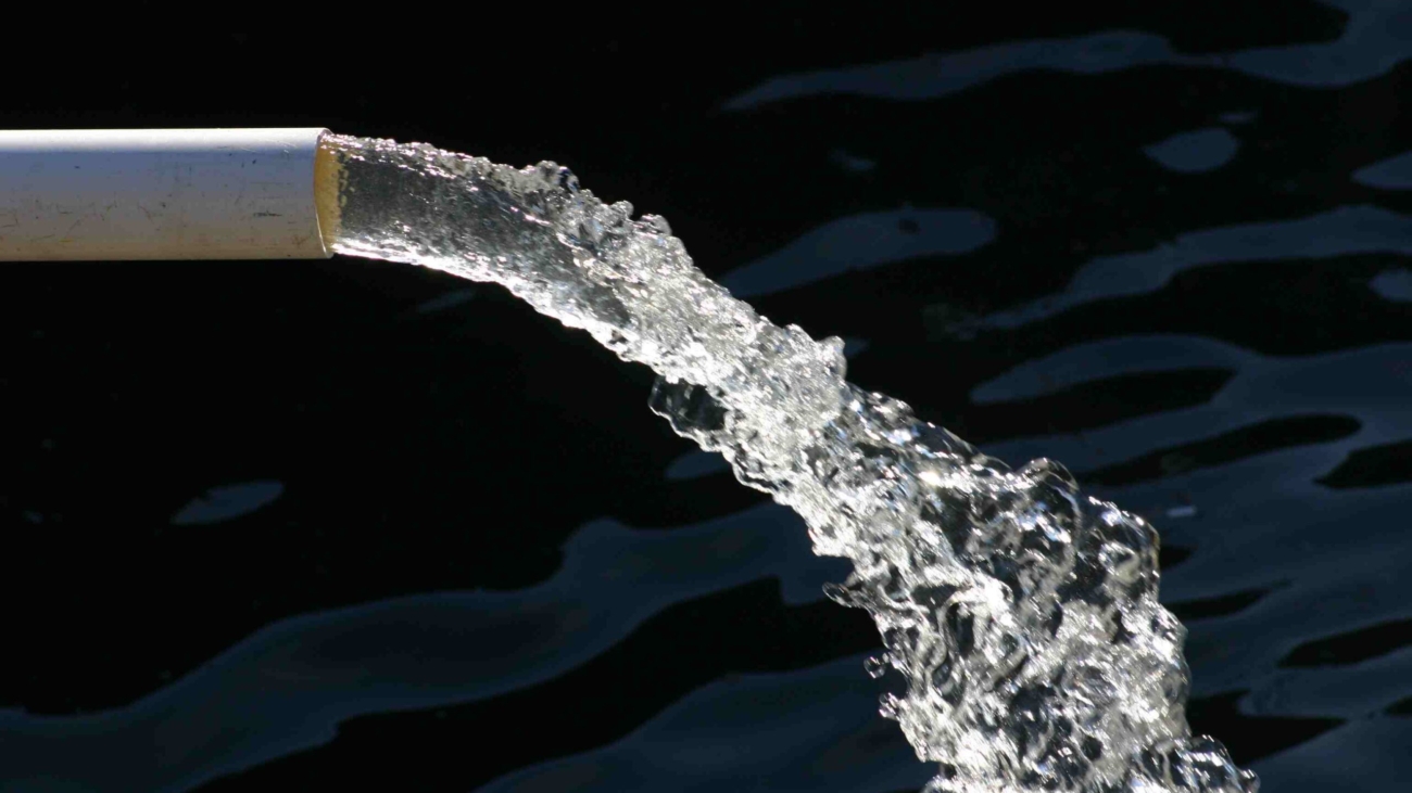 close-up-of-water-pipe-with-pouring-water-184935202-57967d305f9b58461ff161cd